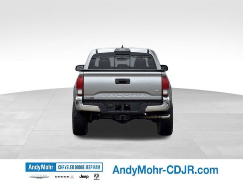 Used 2017 Toyota Tacoma TRD Off-Road w/ Tow Package (A/T) AWD/4WD image 6