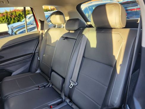 Used 2018 Volkswagen Tiguan SE image 11