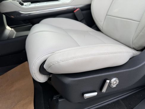 New 2026 Lincoln Navigator Reserve w/ Jet Appearance Package AWD/4WD image 13
