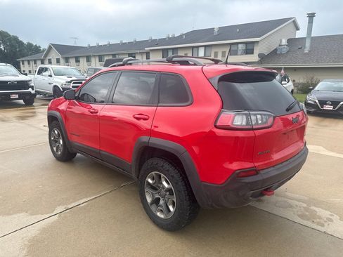Used 2019 Jeep Cherokee Trailhawk AWD/4WD image 3