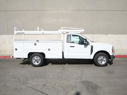 Used 2024 Ford F350 XL w/ XL Chrome Package image 2