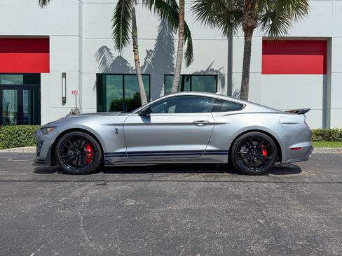 Used 2022 Ford Mustang Shelby GT500 w/ Handling Package RWD image 16