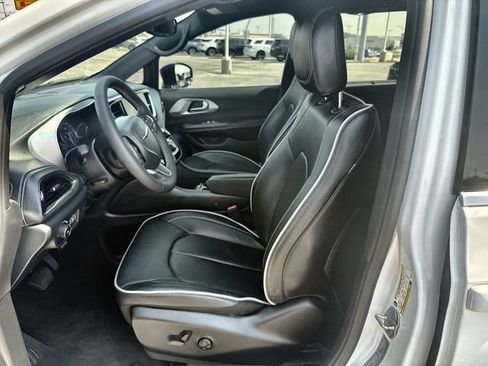 Used 2026 Chrysler Pacifica Limited AWD/4WD image 11