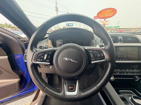 Used 2020 Jaguar F-PACE S AWD/4WD image 18