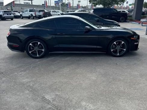 Used 2018 Ford Mustang Coupe RWD image 4