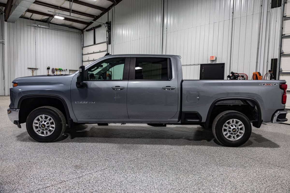 Used 2025 Chevrolet Silverado 2500 LT w/ Convenience Package AWD/4WD image 2