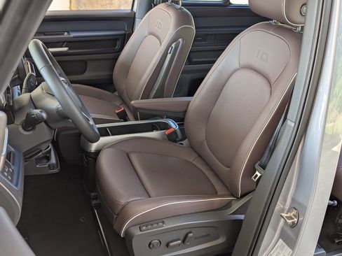 Used 2025 Volkswagen ID. Buzz Pro S Plus RWD image 16