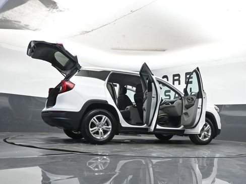 Used 2024 GMC Terrain SLE image 42