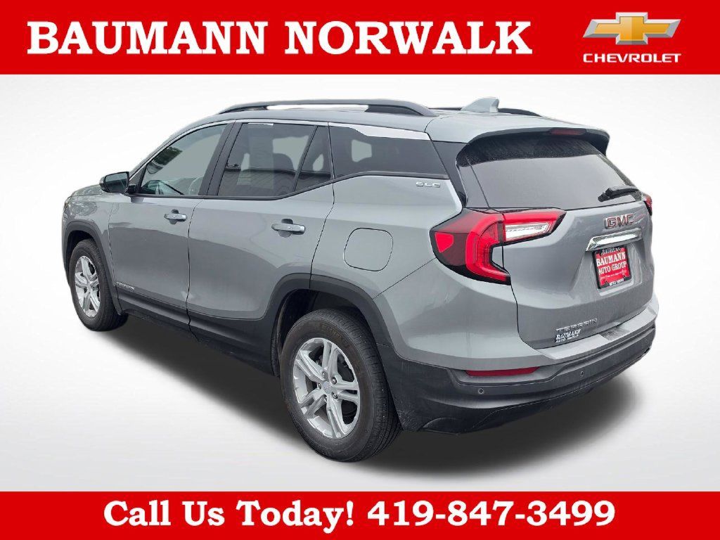 Used 2024 GMC Terrain SLE w/ Driver Convenience Package FWD image 13