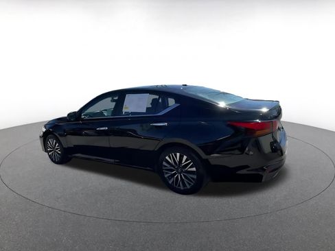 Used 2025 Nissan Altima 2.5 SV image 10