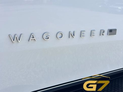 Used 2024 Jeep Wagoneer L Series II RWD image 8