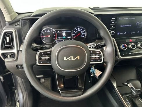 Used 2022 Kia Sorento LX image 14