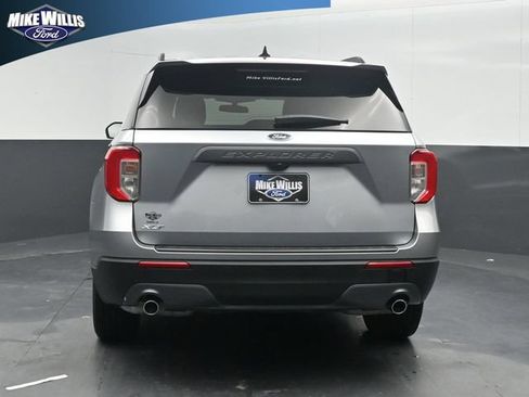 Used 2024 Ford Explorer XLT w/ Equipment Group 202A RWD image 6