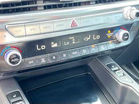 Used 2022 Kia Telluride SX w/ Towing Package FWD image 16