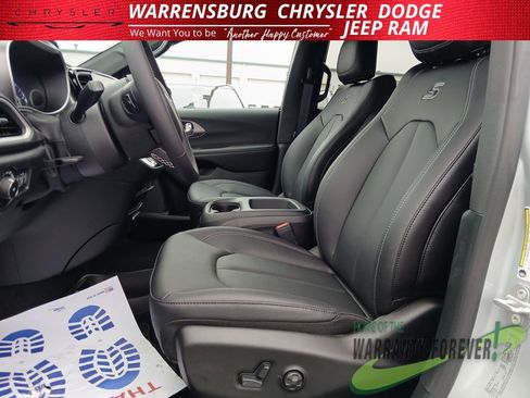 New 2026 Chrysler Pacifica Select image 12