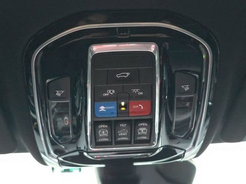 Used 2022 Jeep Grand Cherokee L Overland w/ Advanced Protech Group III image 26