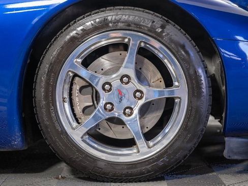 Used 2004 Chevrolet Corvette Convertible w/ Preferred Equipment Group image 17