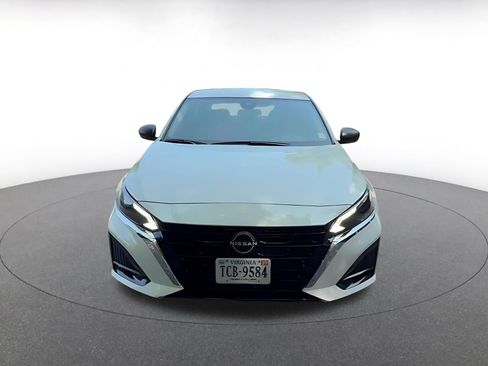 Used 2025 Nissan Altima 2.5 SV FWD image 4