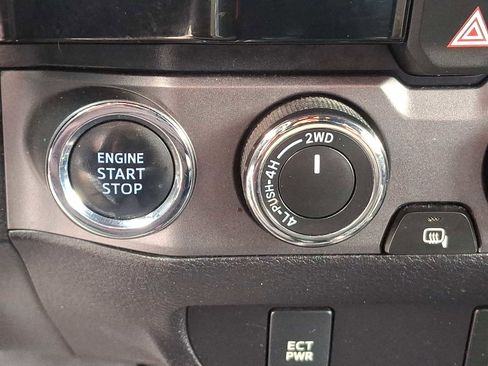 Used 2018 Toyota Tacoma TRD Sport image 26