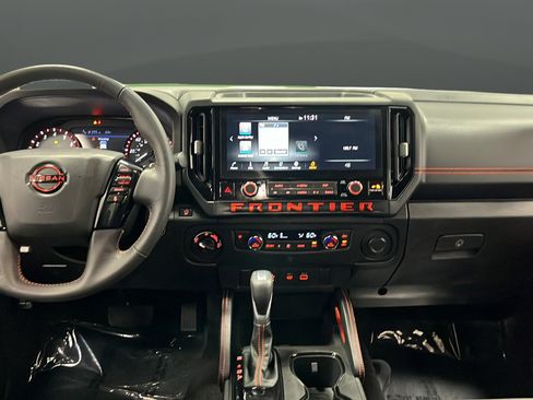 Used 2025 Nissan Frontier PRO-4X AWD/4WD image 10