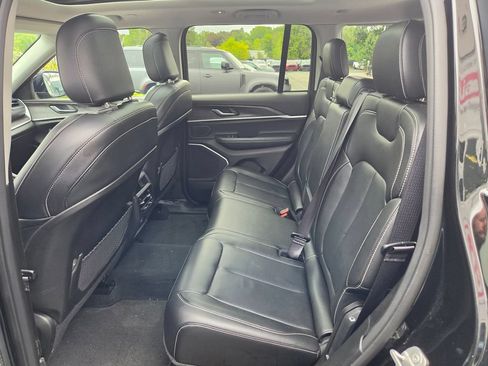 Used 2022 Jeep Grand Cherokee Limited AWD/4WD image 30