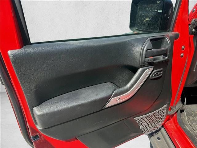 Used 2018 Jeep Wrangler Unlimited Sahara w/ Connectivity Group AWD/4WD image 9