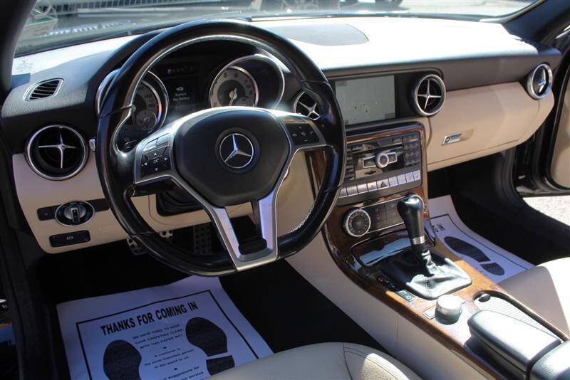 Used 2015 Mercedes-Benz SLK 250 w/ Premium Package image 18