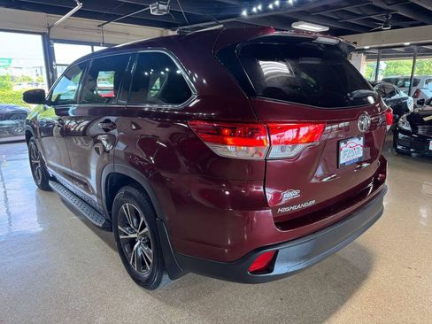 Used 2017 Toyota Highlander LE FWD image 5
