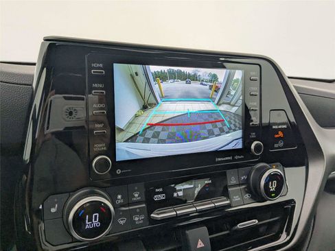 Certified 2021 Toyota Highlander XLE image 20