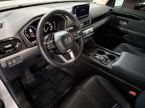 Used 2025 Honda Pilot EX-L image 13