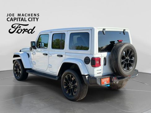 Used 2023 Jeep Wrangler Unlimited Sahara w/ Cold Weather Group AWD/4WD image 7