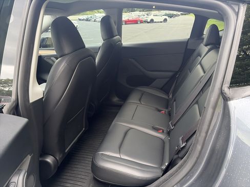 Used 2024 Tesla Model Y Long Range AWD/4WD image 20