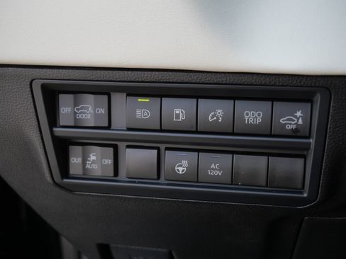Certified 2025 Toyota Sequoia Capstone AWD/4WD image 27