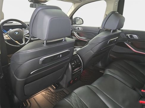 Certified 2024 BMW X7 xDrive40i w/ Premium Package image 11