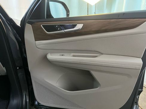 Certified 2025 Volkswagen Atlas SE image 11