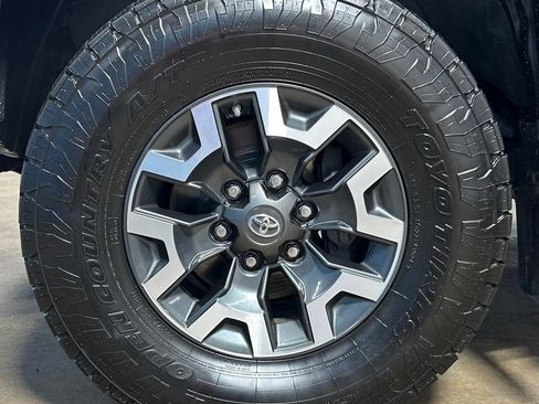 Used 2017 Toyota Tacoma TRD Off-Road AWD/4WD image 47