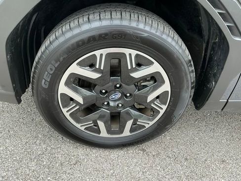 Used 2025 Subaru Forester Premium AWD/4WD image 9