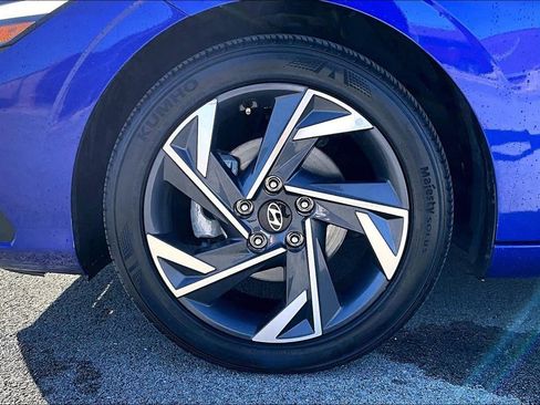 Used 2025 Hyundai Elantra Sport image 9