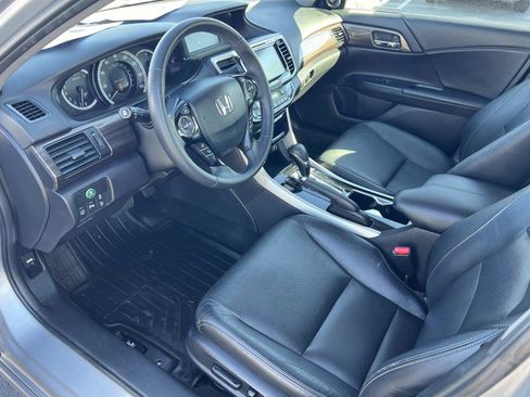 Certified 2017 Honda Accord Touring image 5