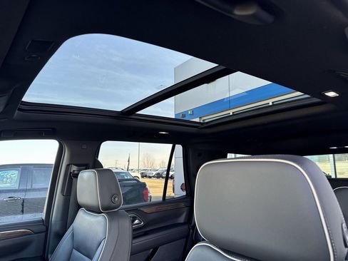 Used 2021 Chevrolet Tahoe Premier w/ Premium Package image 13