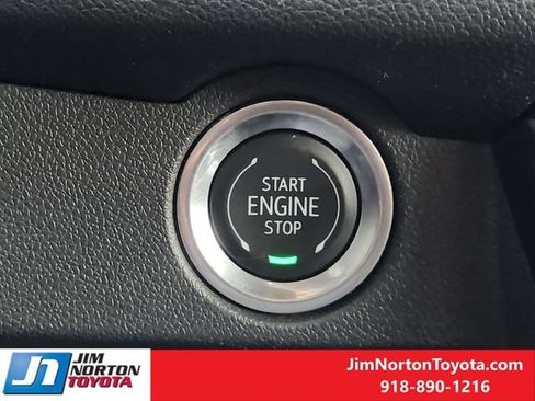 Used 2024 Chevrolet Traverse Z71 w/ Enhanced Driving Package AWD/4WD image 23