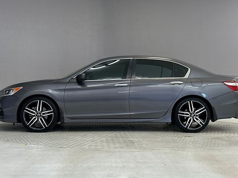 Used 2017 Honda Accord Sport image 2