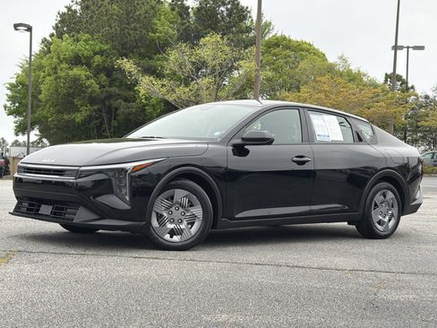 Used 2025 Kia K4 LX image 1