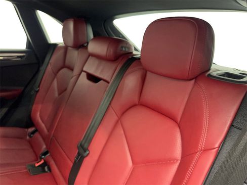 Used 2023 Porsche Macan Turbo image 33