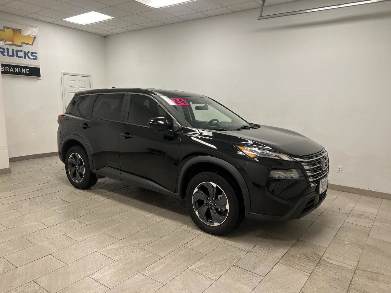 Used 2024 Nissan Rogue SV FWD image 3