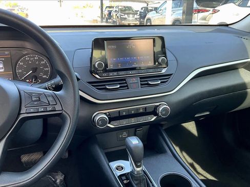 Used 2024 Nissan Altima 2.5 S image 7