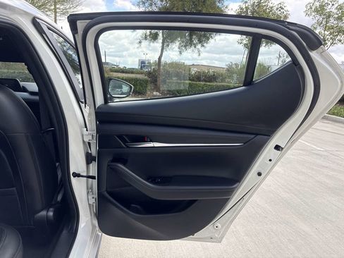 Used 2019 MAZDA MAZDA3 Hatchback FWD image 12