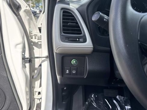 Certified 2022 Honda HR-V LX image 31