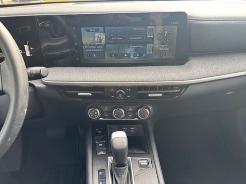 Used 2025 Nissan Kicks SV image 18