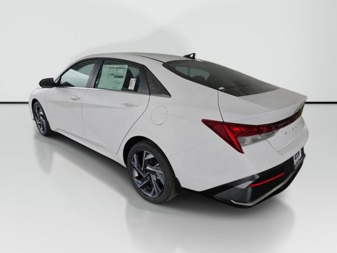 New 2026 Hyundai Elantra Limited FWD image 5